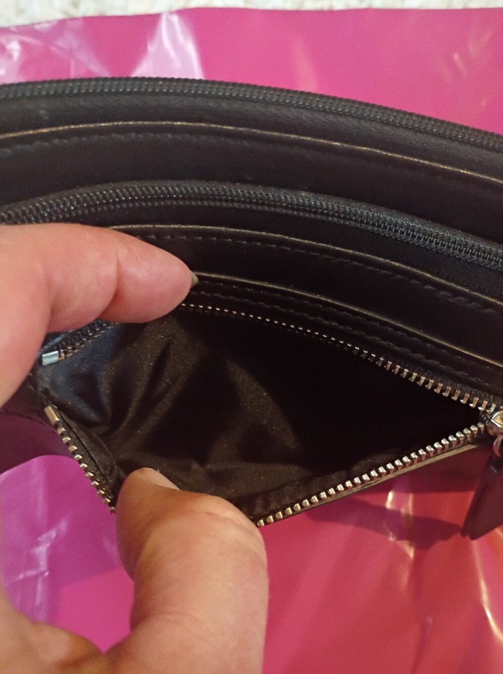 Coach Daisy Triple Zip Wristlet NOWT - Picture 7 of 10